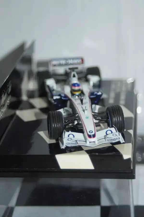 Minichamps bmw sauber f1.06 j. villeneuve 400 060117 diecast 1:43