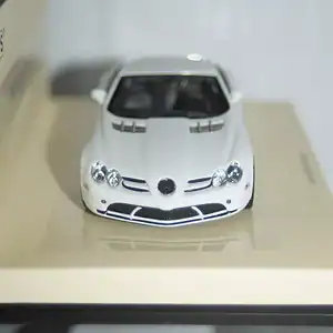 Minichamps mercedes benz slr mclaren 2004 white 1:43 436 033020