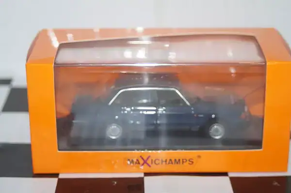 Maxichamps volvo 240 gl 1986 dark blue 1:43 940 171405