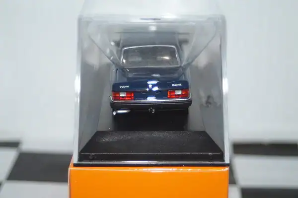 Maxichamps volvo 240 gl 1986 dark blue 1:43 940 171405