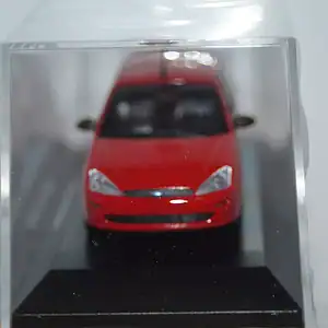 Maxichamps ford focus turnier (estate) 1998 red 1:43 940 087010