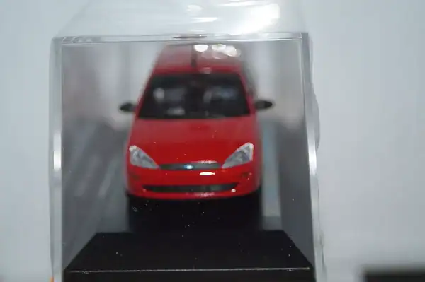Maxichamps ford focus turnier (estate) 1998 red 1:43 940 087010