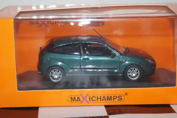 Maxichamps ford focus 1998 green 1:43 940 087001