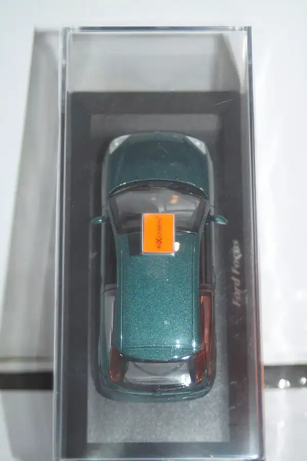 Maxichamps ford focus 1998 green 1:43 940 087001