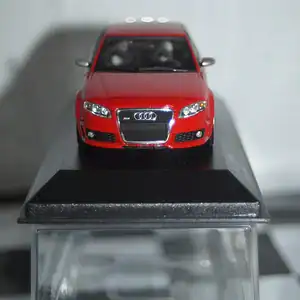 Minichamps audi rs4 saloon 2005 red 1:43 400 014600