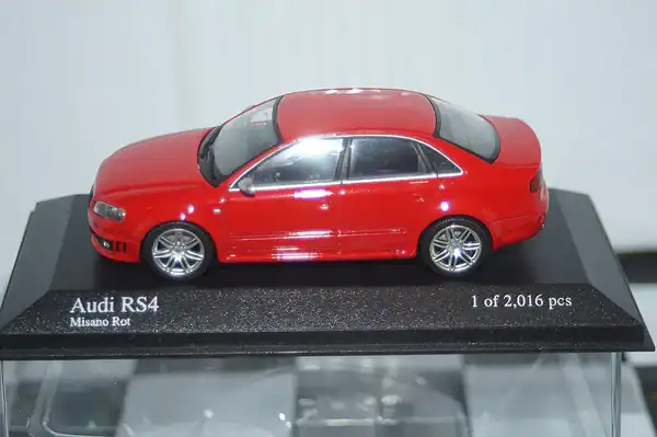Minichamps audi rs4 saloon 2005 red 1:43 400 014600