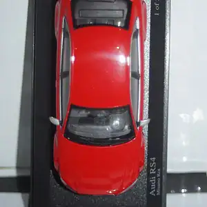 Minichamps audi rs4 saloon 2005 red 1:43 400 014600