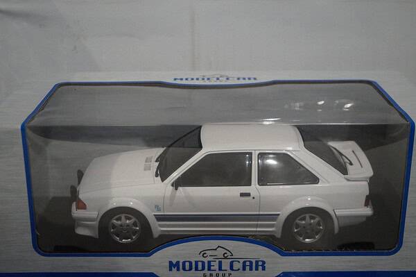 Model car group ford escort rs turbo 1985 white 1/18th mcg18419