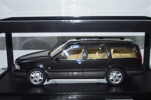 Cult scale models volvo v70 xc cross country black 96-99 1:18 cml181-4