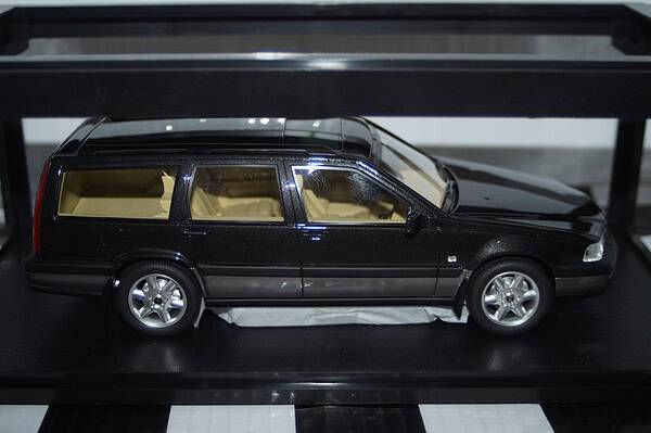 Cult scale models volvo v70 xc cross country black 96-99 1:18 cml181-4
