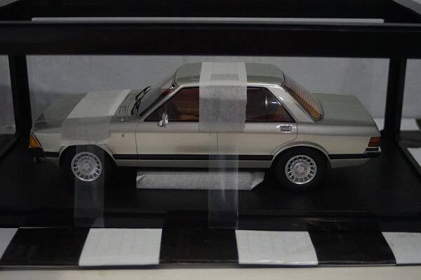 Cult scale models ford granada 2.8 ghia 1978 silver 1:18 cml133-1
