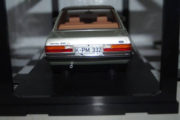 Cult scale models ford granada 2.8 ghia 1978 silver 1:18 cml133-1