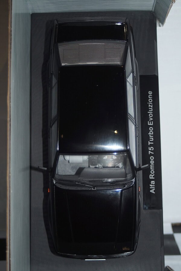 Model car group alfa romeo 75 evolutione 1987 black mcg18429 1:18