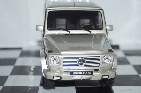 Otto mercedes g class in silver 1:18 ot1126