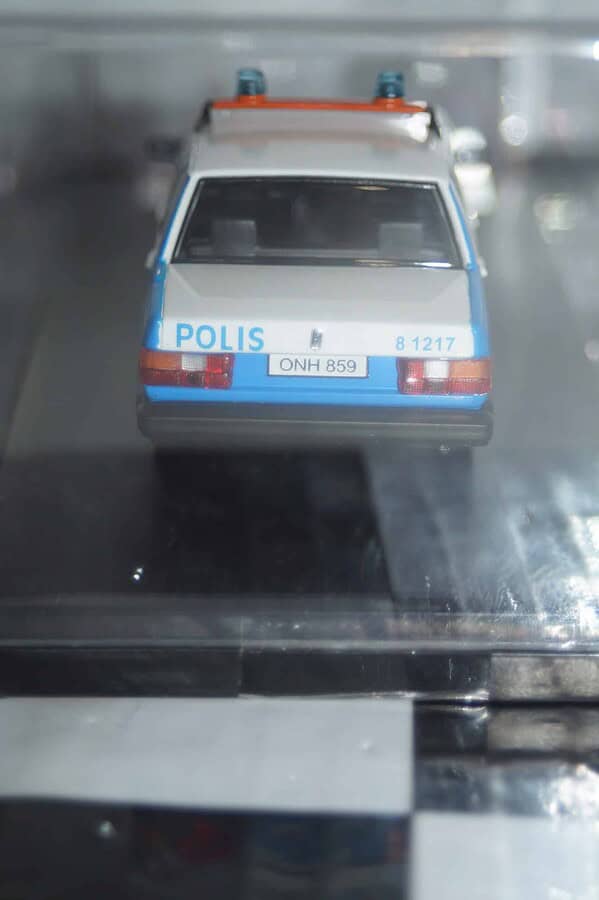 Premium x volvo 740 stockholm police 1985 1:43 diecast prd439