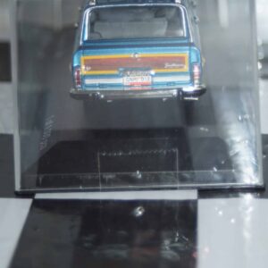 Whitebox jeep wagoneer 1989 ltd 1000 diecast 1/43 scale