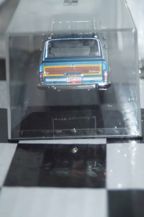 Whitebox jeep wagoneer 1989 ltd 1000 diecast 1/43 scale