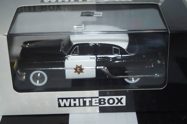 Whitebox pontiac chieftain police 1954 diecast 1/43 scale