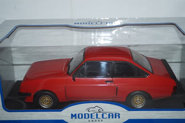Model car group ford escort mk2 rs2000 x-pack  red mcg18352