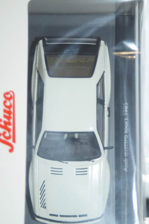 Schuco mercedes benz c-klasse saloon (w204) maroon 1:43 ref 04931