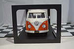Solido volkswagen kool kombi 2023 in orange and white with trailer  1:18 s1810902
