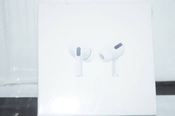 Apple airpods pro -still sealed