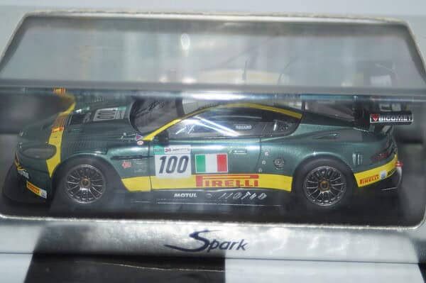 Spark aston martin dbr9 #27 interlagaos 2006 ref s1202 (signed) in 1:43