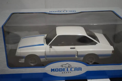 Model car group ford escort mk2 rs2000 x-pack white & blue mcg18350
