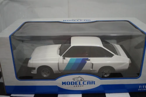 Model car group ford escort mk2 rs2000 x-pack white & blue mcg18351