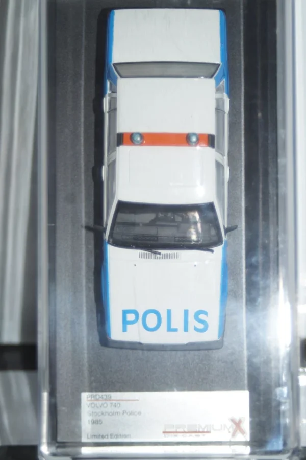 Premium x volvo 740 stockholm police 1985 1:43 diecast prd439