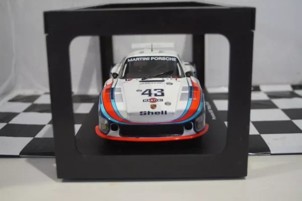 Werk83 porsche 935 moby dick 3.2 twin turbo #43 lemans 1:18 ref w18040001