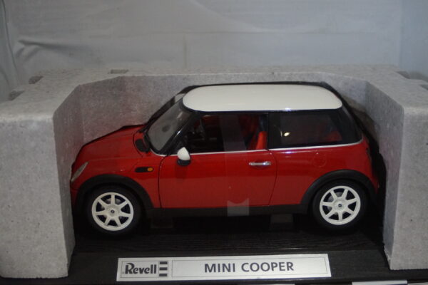 Revell metal mini cooper 2001 in red 1:12 ref 08453