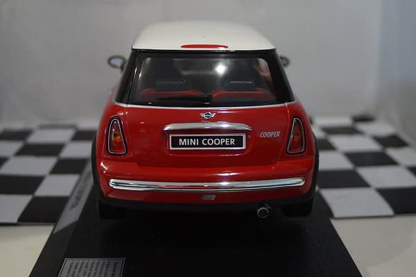 Revell metal mini cooper 2001 in red 1:12 ref 08453