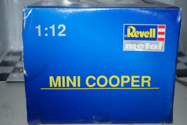 Revell metal mini cooper 2001 in red 1:12 ref 08453
