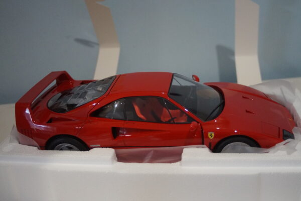 Norev ferrari f40 1987 1:12 scale ref 127900 (original version)