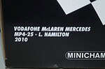 Minichamps mclaren mercedes mp4-25 l.hamilton f1 2010 530 101802 1:18