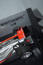 Minichamps mclaren mercedes mp4-25 l.hamilton f1 2010 530 101802 1:18