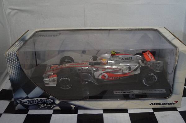 Hotwheels mclaren mercedes mp4-22 l.hamilton 1:18th ref k6634
