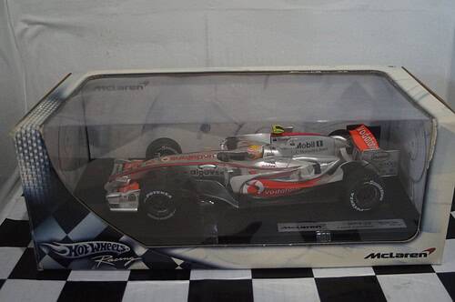 Hotwheels mclaren mercedes mp4-22 l.hamilton 1:18th ref k6634