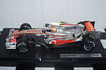 Hotwheels mclaren mercedes mp4-22 l.hamilton 1:18th ref k6634