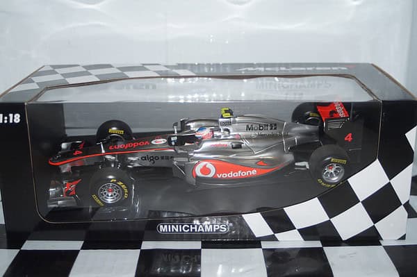 Minichamps mclaren mercedes mp4-26 j.button f1 2011 530 111804 1:18