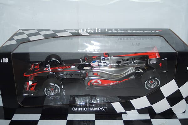Minichamps mclaren mercedes mp4-25 j.button f1 2010 530 101801 1:18