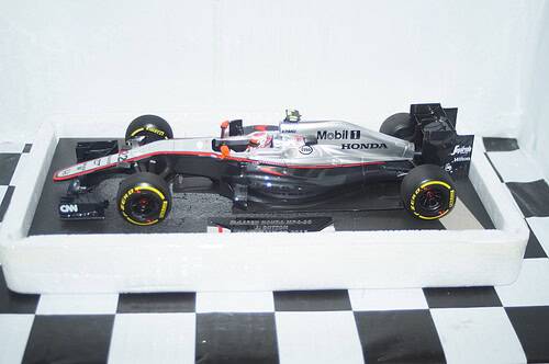 Minichamps mclaren honda mp4-30 j.button 2015 537 151822 1:18