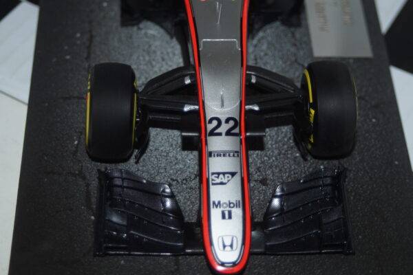 Minichamps mclaren honda mp4-30 j.button 2015 537 151822 1:18