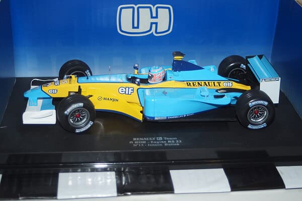 Universal hobbies renault f1 team r202 2002 j.button #15 1:18 ref 2191