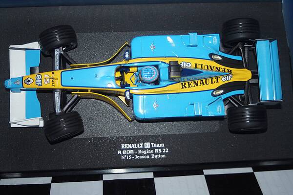 Universal hobbies renault f1 team r202 2002 j.button #15 1:18 ref 2191