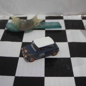 Vanguards mini cooper racing diorama rd2001 1:43 scale