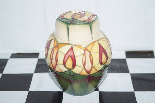 Moorcroft ginger jar "candle glow", nicola slaney 11cm unboxed 2012