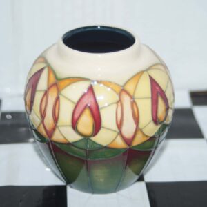 Moorcroft ginger jar "candle glow", nicola slaney 11cm unboxed 2012