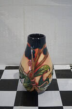Moorcroft vase royal arrival at windsor castle, nicola slaney 12.5cm unboxed 2013